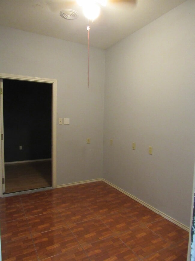 Building Photo - 9310 Albany Dr