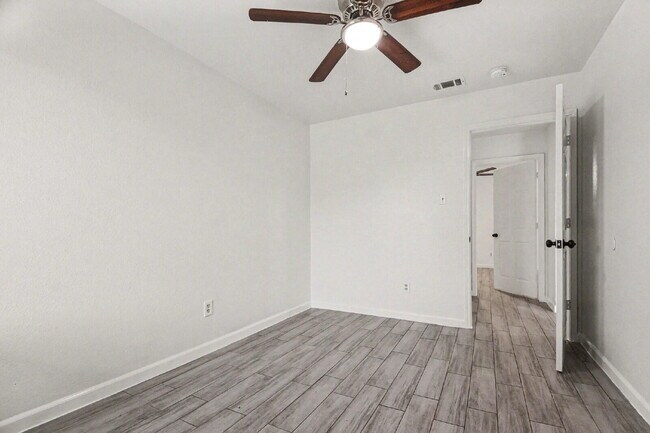 Building Photo - "Charming 3-Bedroom Retreat- Creek Crossing Estate, Mesquite TX"Section 8 Welcomed