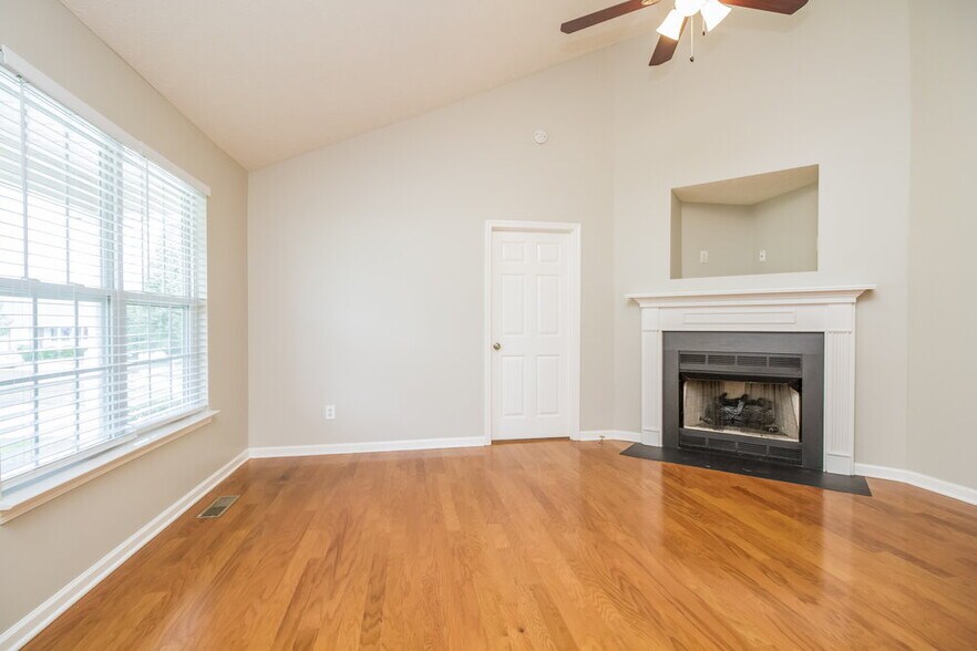 Building Photo - 900 Pebble Beach Cir