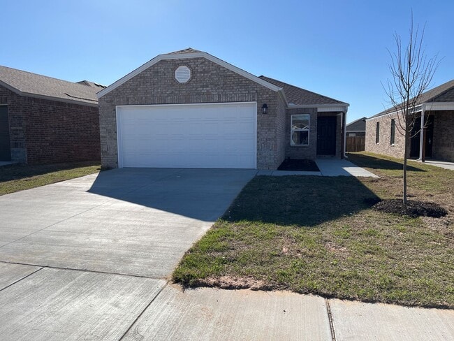 Building Photo - Pre-Leasing Now: Inviting 3-Bed, 2-Bath Home in Barberry Court