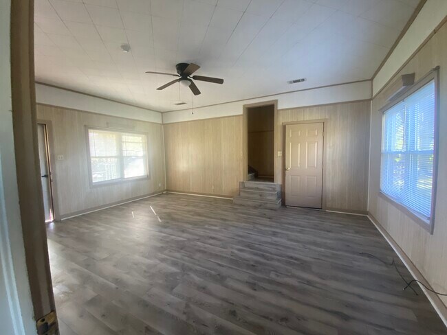 Living room - 5195 Seale Rd