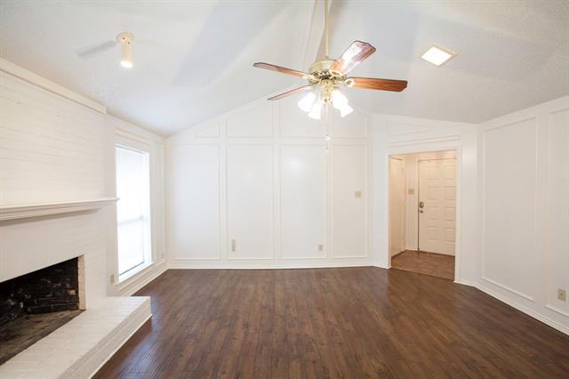 Building Photo - 2025 Lorient Dr