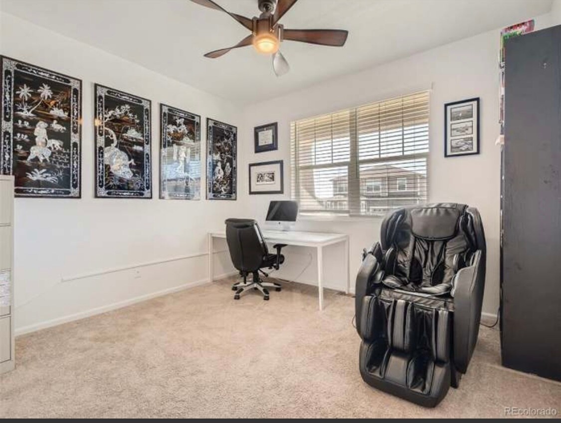Front room - 9260 Rifle St