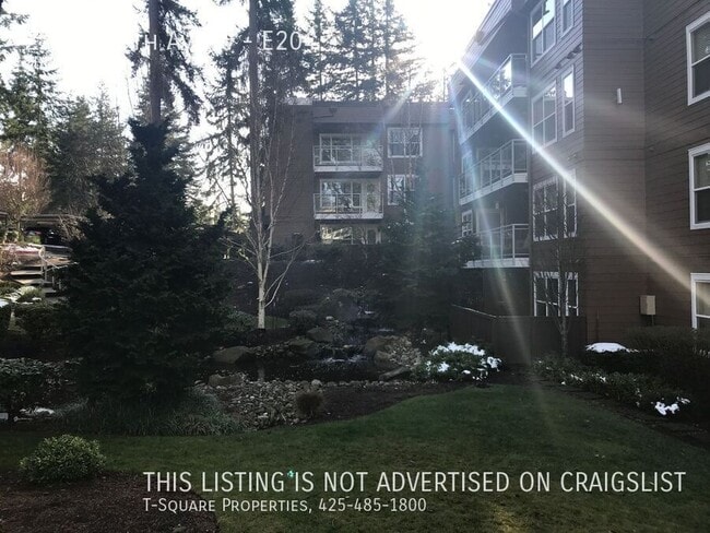 Building Photo - Beautifully Updated 1 Bedroom Condo w/Priv...