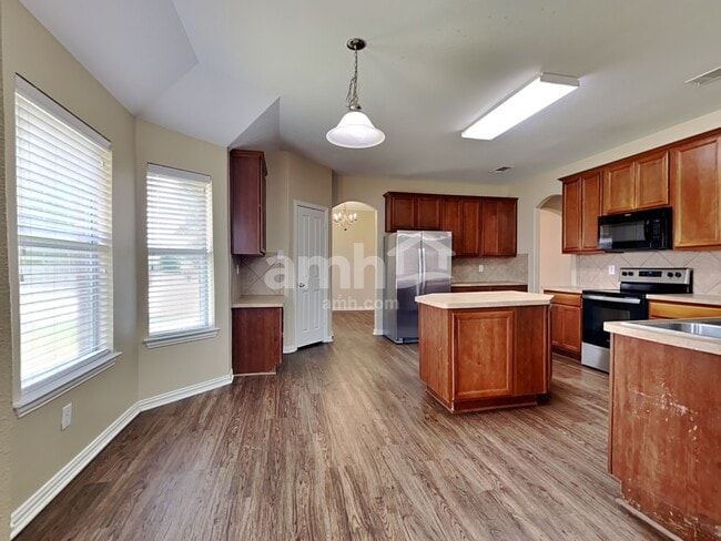 Building Photo - 245 Brookdale Dr