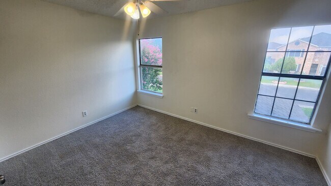 Building Photo - 3-bedroom 2.5 Bath Home in Converse