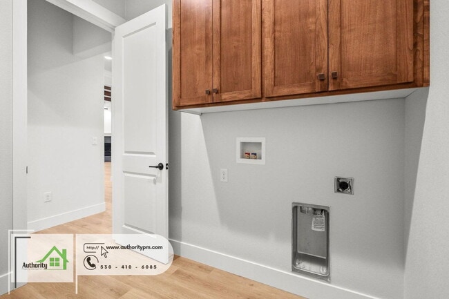 Building Photo - 2864 River Dr
