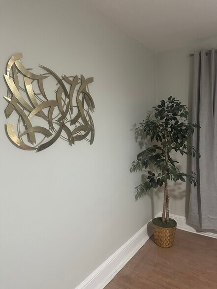 Building Photo - 4911 W Girard Ave