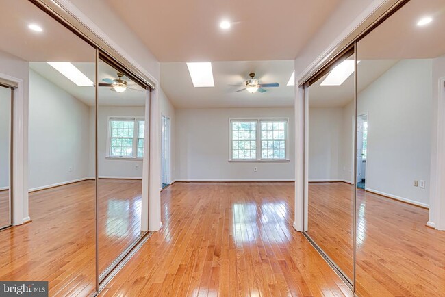 Building Photo - 6867 Williamsburg Pond Ct