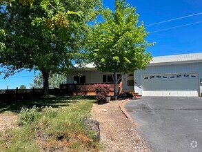 Building Photo - 2 bedroom duplex