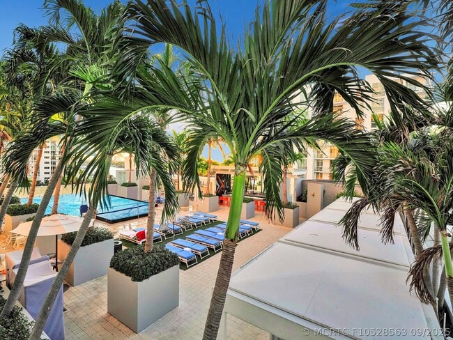 Building Photo - 3101 Bayshore Dr