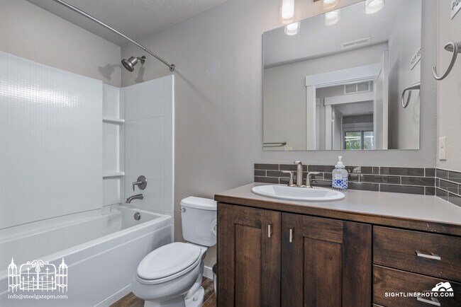 Building Photo - 3287 E Thoroughbred Ln