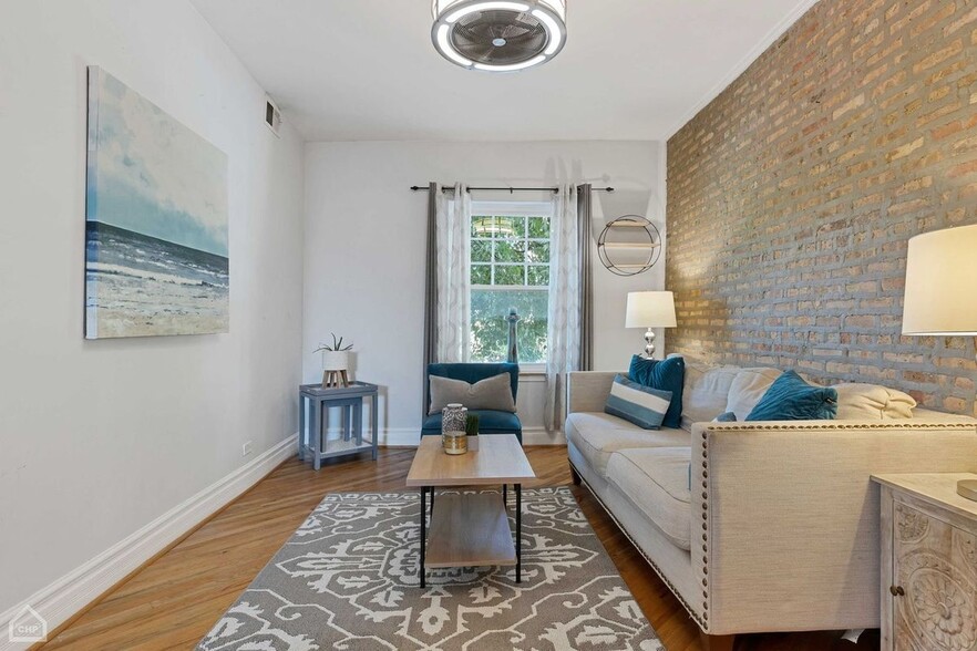 Building Photo - 2755 W Melrose St