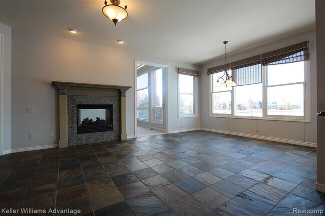 Building Photo - 18547 Clairmont Cir E