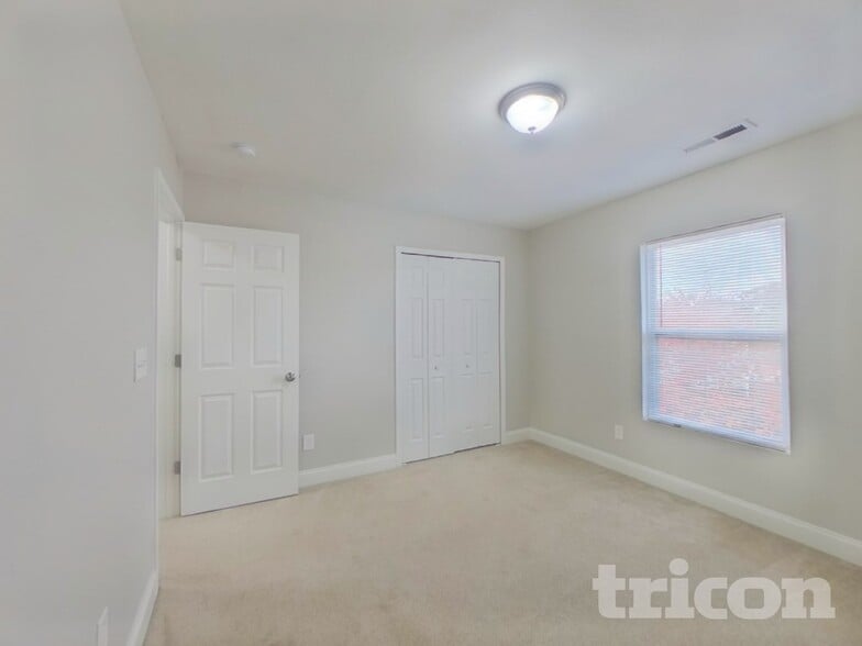 Building Photo - 9225 Newfield St