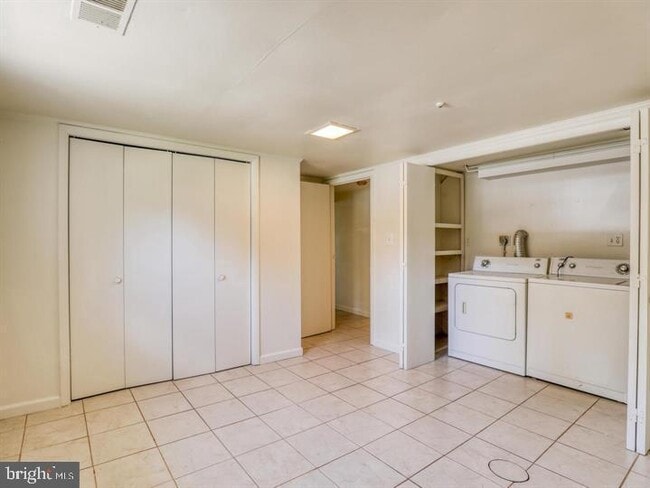 Building Photo - 103 N Church St