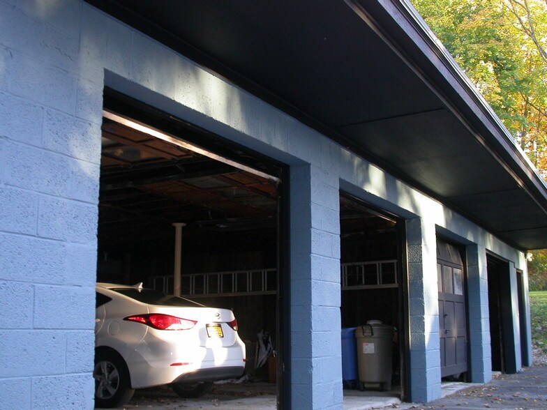 Building Photo - 70 Utica St