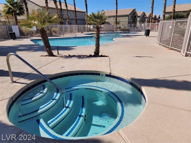 Building Photo - BOULDER RANCH-TWO PRIMARY SIZED BEDROOMS!!!