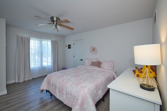 Building Photo - 26300 W Chatham Dr