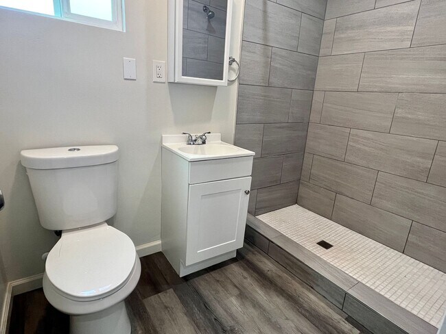Building Photo - 1 Bedroom 1 Bath Granny Flat