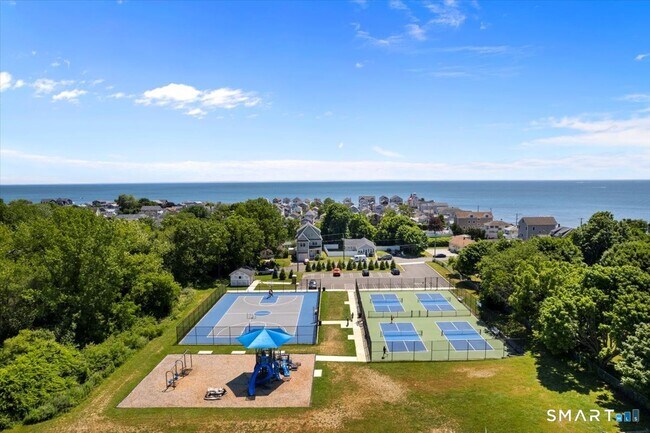 Building Photo - 267 Melba St