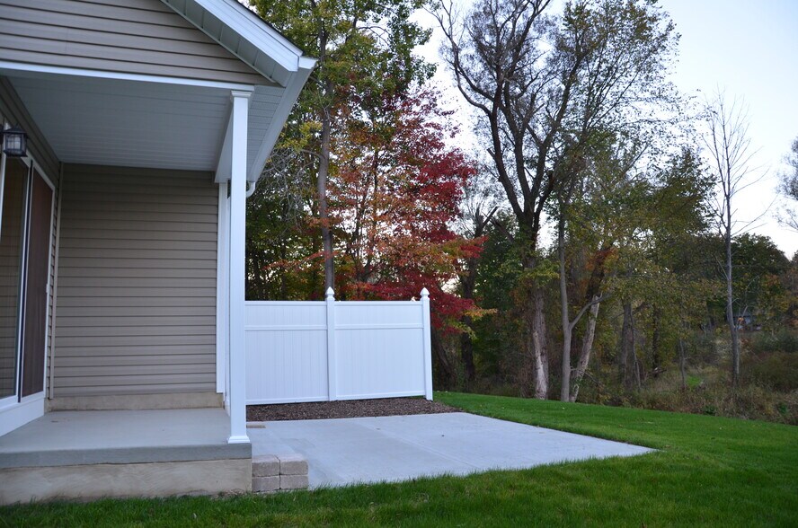 Building Photo - 1521 Meadowbrook Blvd