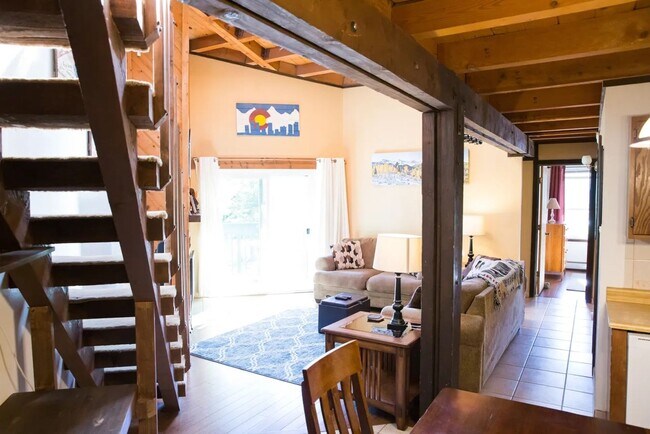 Building Photo - Winter Seasonal Rental- Treehouse H 307