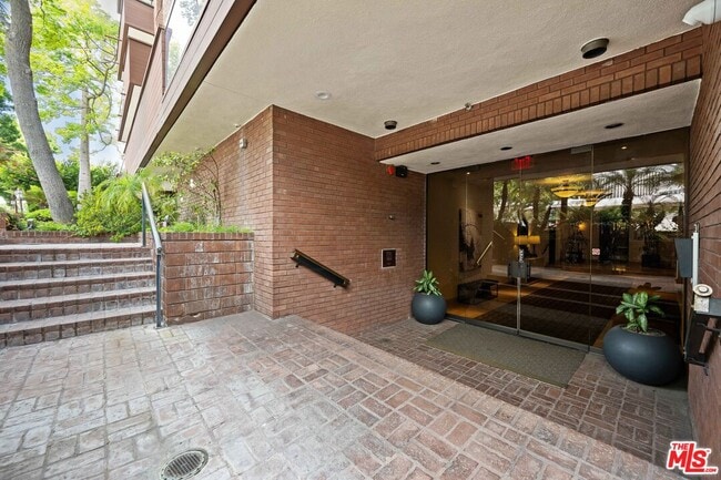 Building Photo - 268 S Lasky Dr