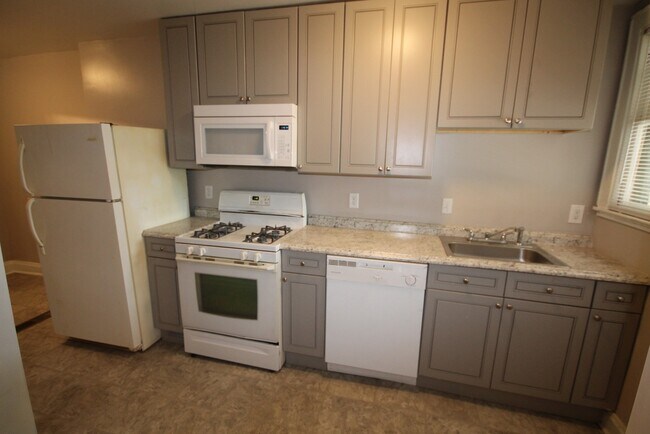 Building Photo - 356 Cliffside Dr