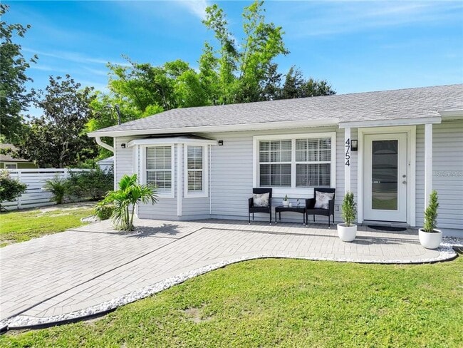 Building Photo - 4754 Lake Shore Dr