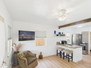 Building Photo - Charming All Bills Cozy Cottage