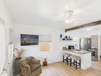 Building Photo - Charming All Bills Cozy Cottage