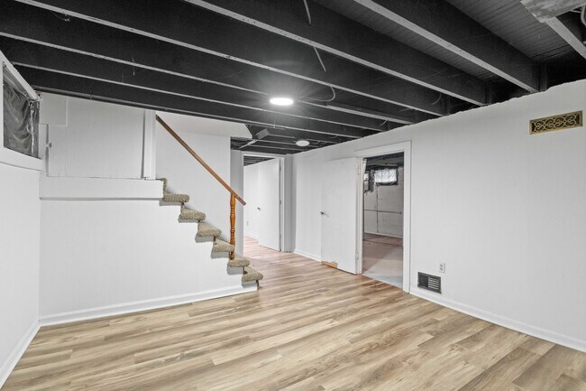 Building Photo - 2416 Sherry Rd