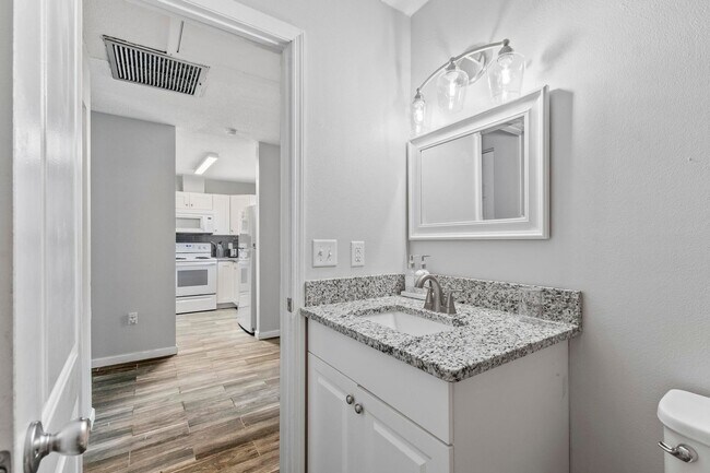 Building Photo - Ready to move in!