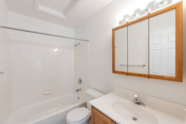 Building Photo - Peaceful Provo Row End Townhome