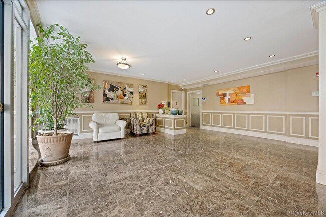 Building Photo - 16 Lake St