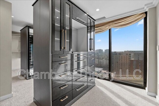 Building Photo - 1530 Key Blvd