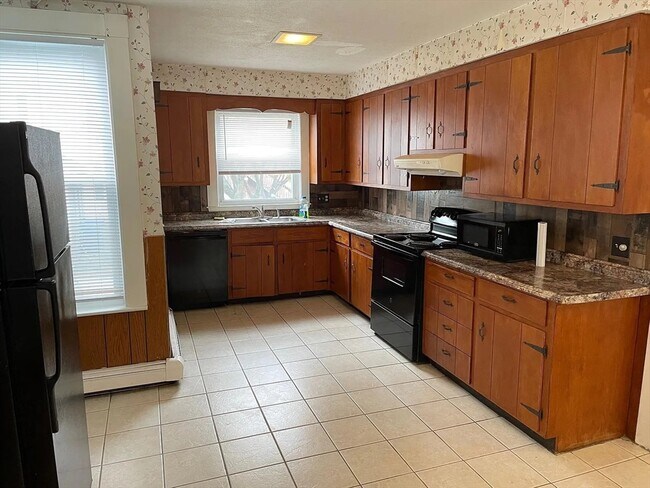 Building Photo - 61 Cushing St