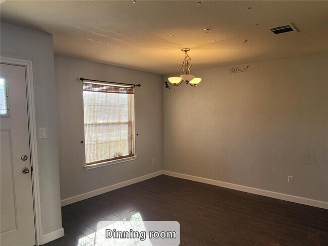 Building Photo - 204 Phillips St