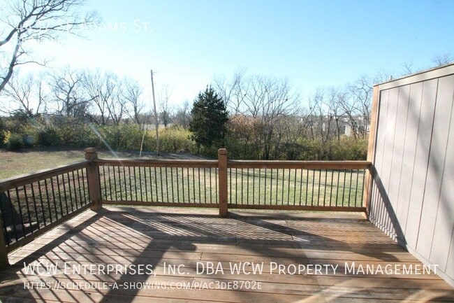 Building Photo - 4437 SE Adams St