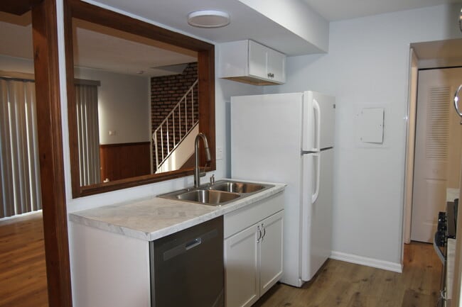 Building Photo - 184 Betty Ct