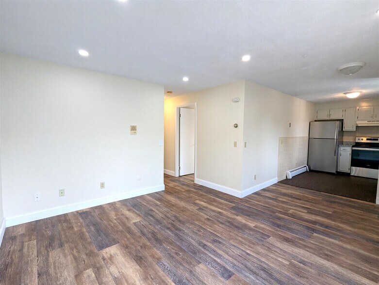 Building Photo - 84 Newbury St