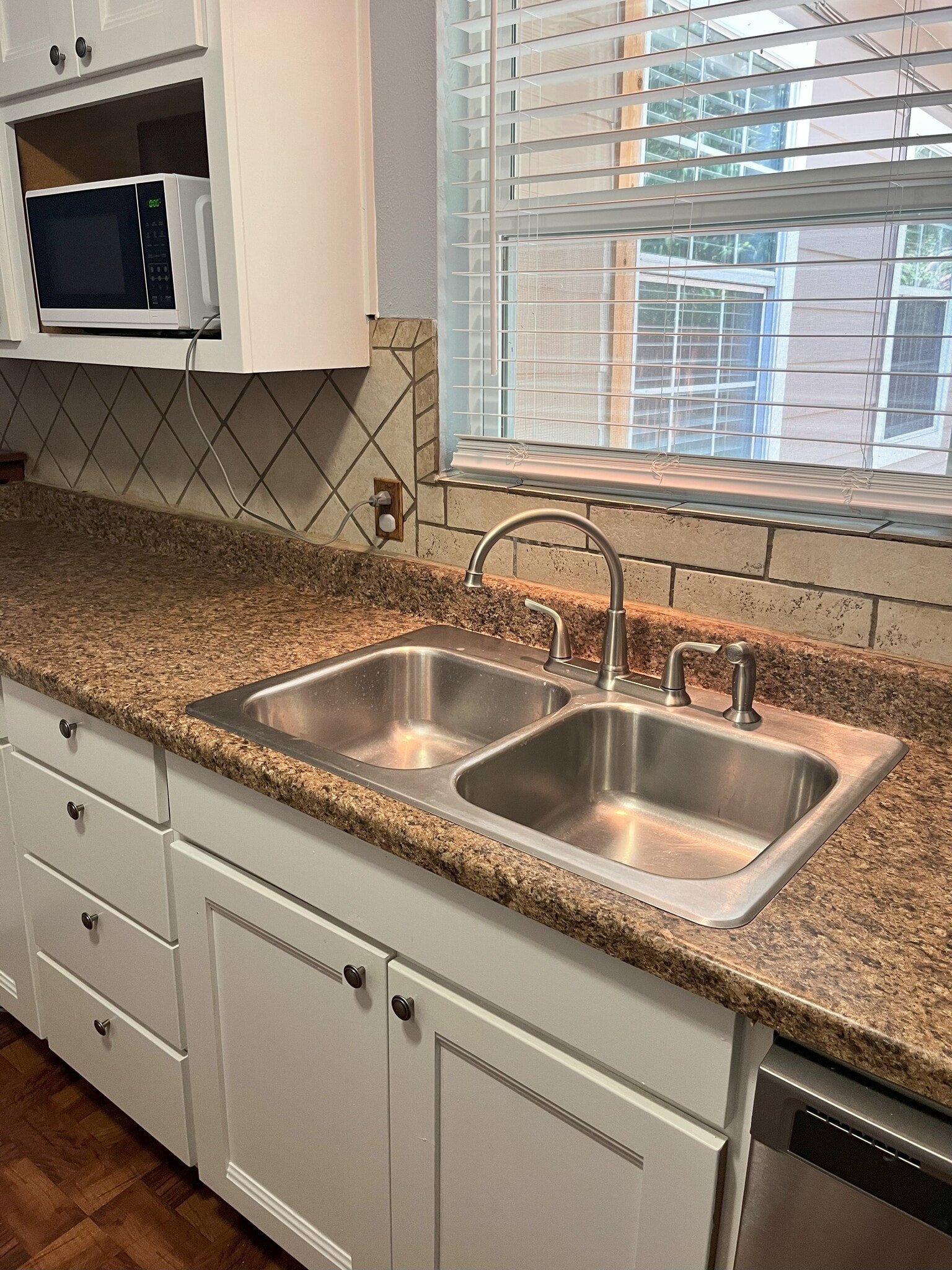 Building Photo - 6902 Colony Park Dr