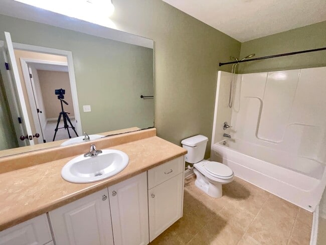 Building Photo - 528 Scenic Dr
