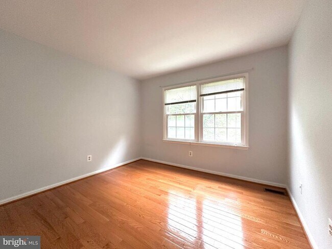 Building Photo - 5127 Kenside Ct