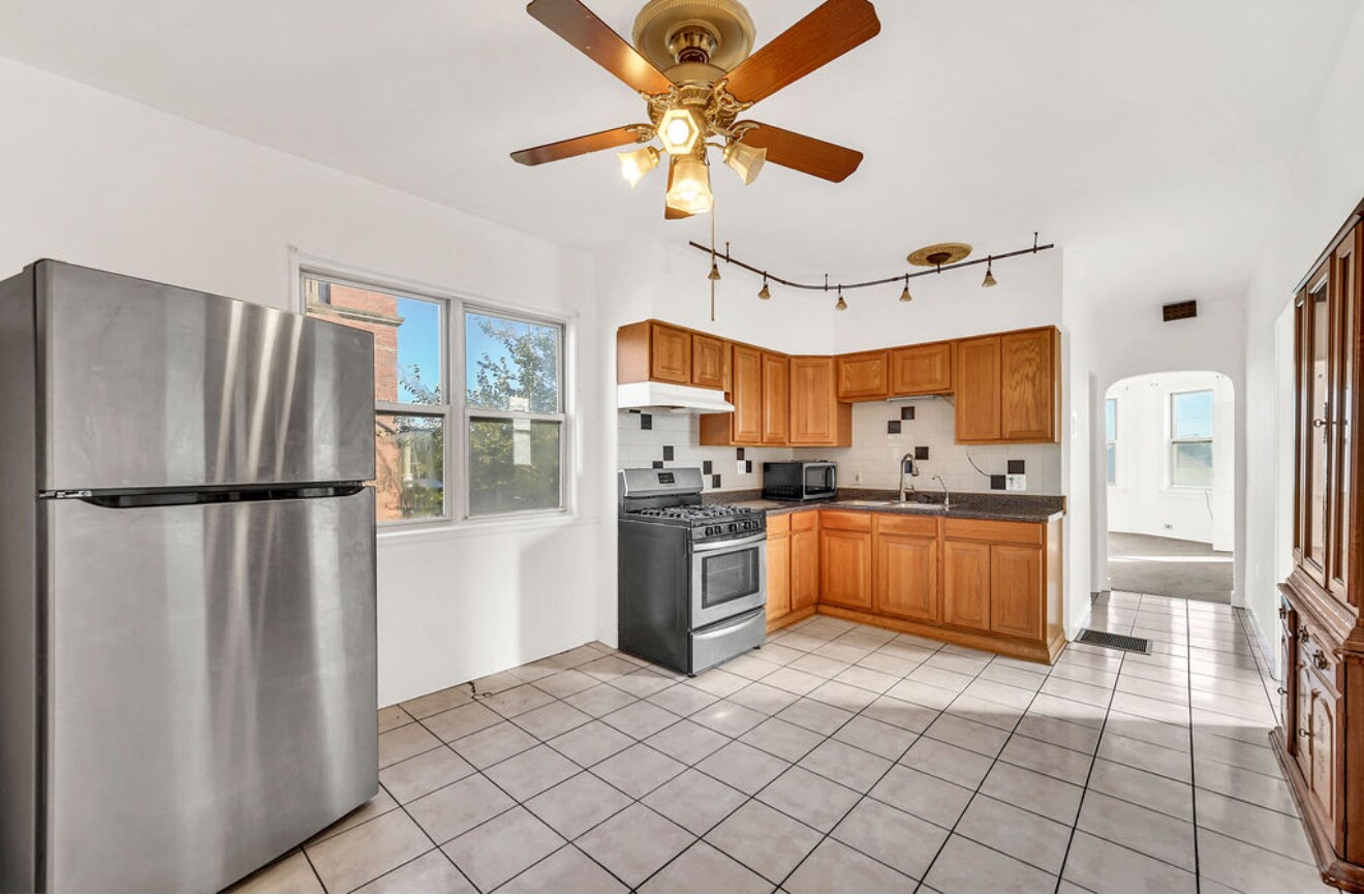 Building Photo - 2258 N Central Ave