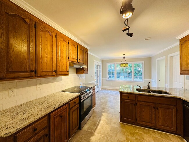 Building Photo - WHISPER CREEK - MOVE IN SPECIAL - $750 OFF...