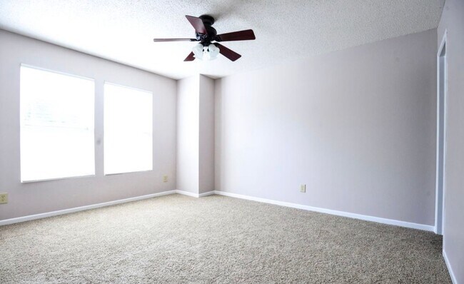 Building Photo - Spacious 2 Story Home in Southeast Lafayette