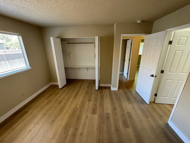 Building Photo - 3 bedroom 2 bathroom | House in Tahoe Park