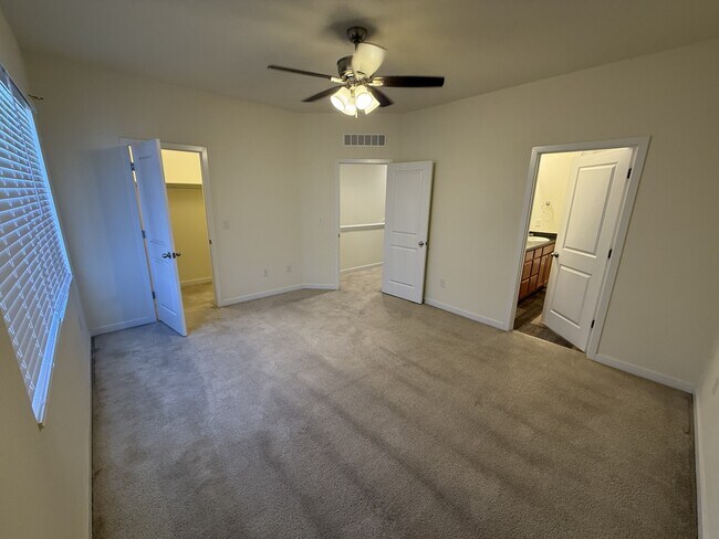 Building Photo - 885 E 98th Ave